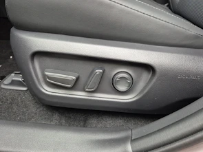 Fahrzeugbild TOYOTA RAV4 2.5 HEV Premium - inkl. Lancierungspaket Winterräder