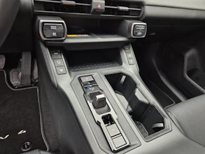 https://vehicle.imgix.net/4251164/ca299371-cd38-47a4-af77-4b2d5164992f.jpg