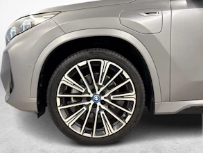 https://vehicle.imgix.net/4251268/35493342-b9a9-49f4-86b2-c504aa1e355a.jpg