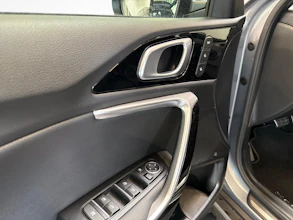 https://vehicle.imgix.net/4251294/f3686598-ef9b-4679-96dc-5f16db0fce84.jpg