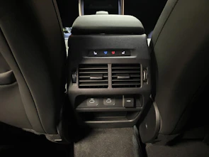 Fahrzeugbild LAND ROVER Discovery Sport 1.5 T 270e Dynamic S (Plug-in Hybrid)