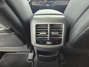 https://vehicle.imgix.net/4251325/52936a4c-2bbb-4c4e-a0c7-a05b9e4f8b5c.jpg