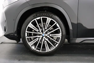 Fahrzeugbild BMW X1 20i sDrive paddles