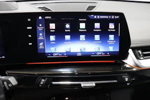 Fahrzeugbild BMW X1 20i sDrive paddles
