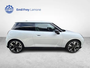 https://vehicle.imgix.net/4251988/79cd42ef-b6b1-4e85-8727-99b97f8e64c1.jpg