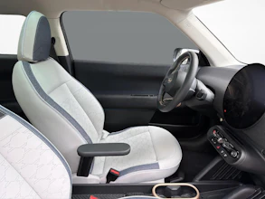 https://vehicle.imgix.net/4251988/af9bc6d7-5d1a-40a0-87ba-e3955e9e987d.jpg