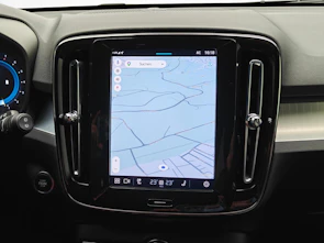 Fahrzeugbild VOLVO XC40 2.0 B3 MH Plus Dark