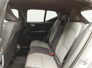 Fahrzeugbild VOLVO XC40 2.0 B3 MH Plus Dark