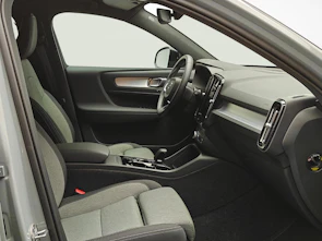 Fahrzeugbild VOLVO XC40 2.0 B3 MH Plus Dark
