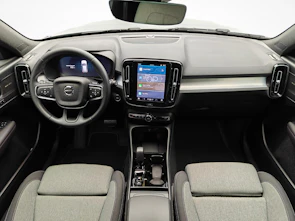 Fahrzeugbild VOLVO XC40 2.0 B3 MH Plus Dark