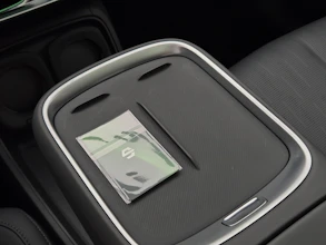 https://vehicle.imgix.net/4252054/f8915bc4-64f6-4bd3-9037-baef33be72c9.jpg
