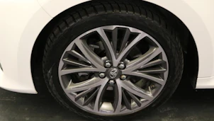 Fahrzeugbild TOYOTA Yaris 1.5 VVT-i HSD Premium