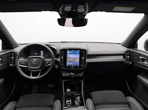 Fahrzeugbild VOLVO XC40 2.0 B3 MH Plus Dark