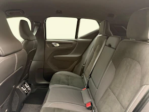 Fahrzeugbild VOLVO XC40 2.0 B3 MH Plus Dark