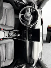 https://vehicle.imgix.net/4252134/bd22d3cc-1141-49b6-891b-ef39e80a267f.jpg