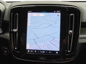 Fahrzeugbild VOLVO XC40 2.0 B3 MH Plus Dark