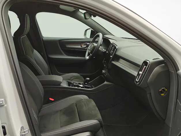 Volvo XC40 2.0 B3 MH Plus Dark