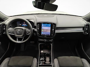 Fahrzeugbild VOLVO XC40 2.0 B3 MH Plus Dark