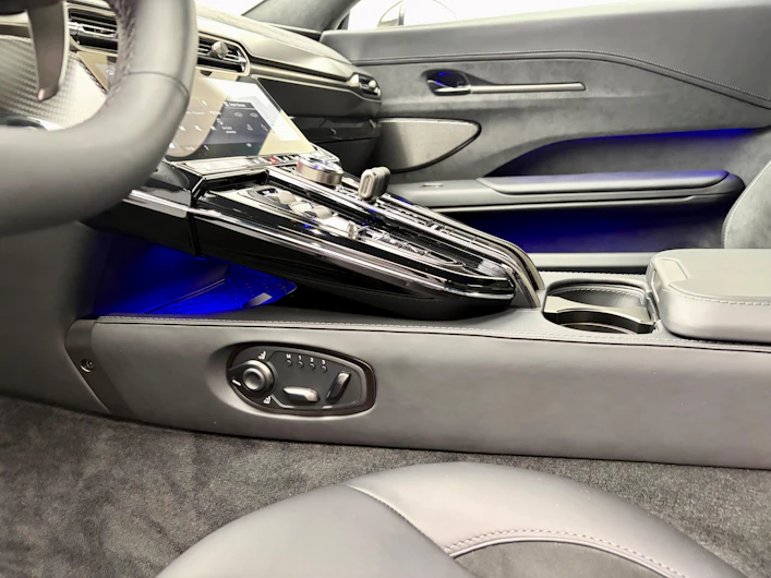 Fahrzeugbild ASTON MARTIN VANTAGE S