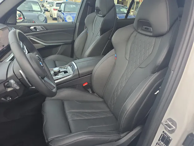 BMW X5 40d M Sport Pro xDrive * Mineralweiss* (CH) AHK 3.5T ** 7 Places **