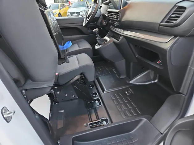 Peugeot Expert 4 2.2 HDi 150PS Std