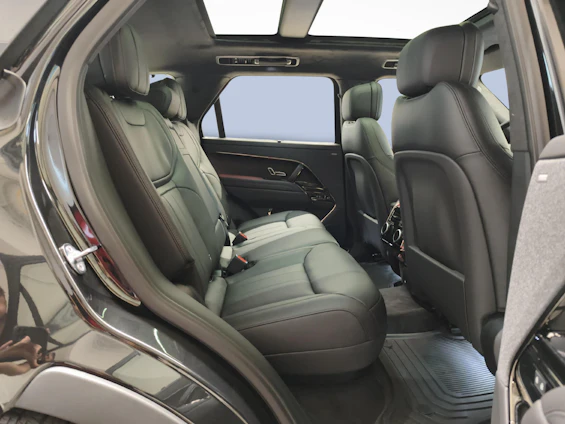 Vehicle image 16 Vehicle image 16