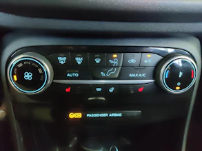 https://vehicle.imgix.net/4253730/532d53c0-0bd3-4200-97dc-1681355bdfc4.jpg