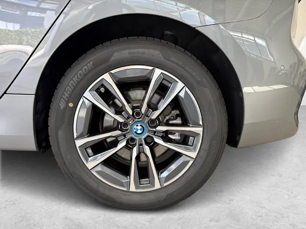 BMW 225e xDrive paddles Active Tourer