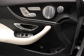 https://vehicle.imgix.net/4253846/0d3edca4-d47a-4a11-9189-740480dc7046.JPG