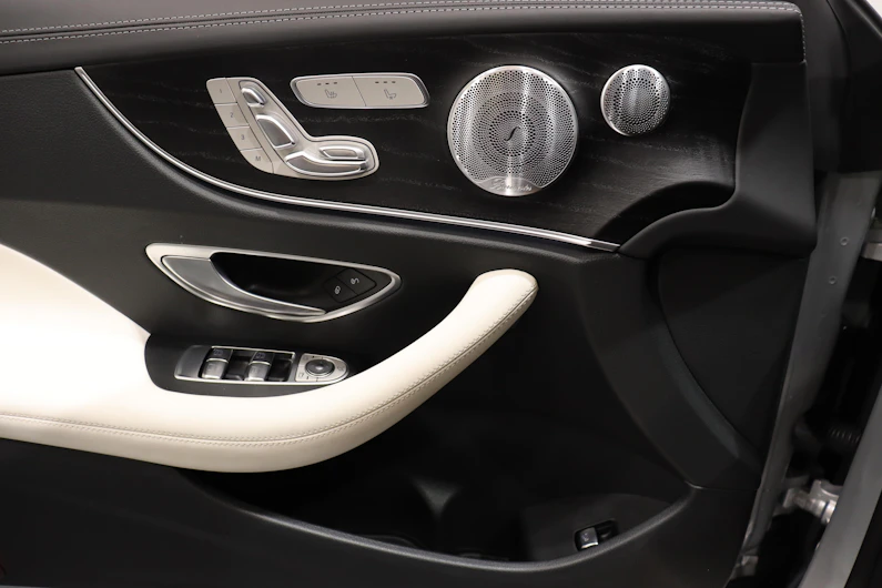 Fahrzeugbild MERCEDES-BENZ E 300