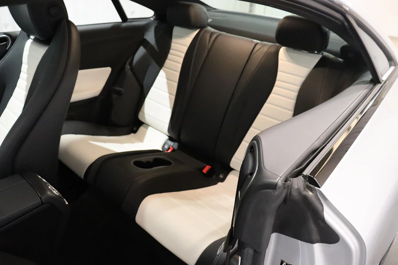 Fahrzeugbild MERCEDES-BENZ E 300