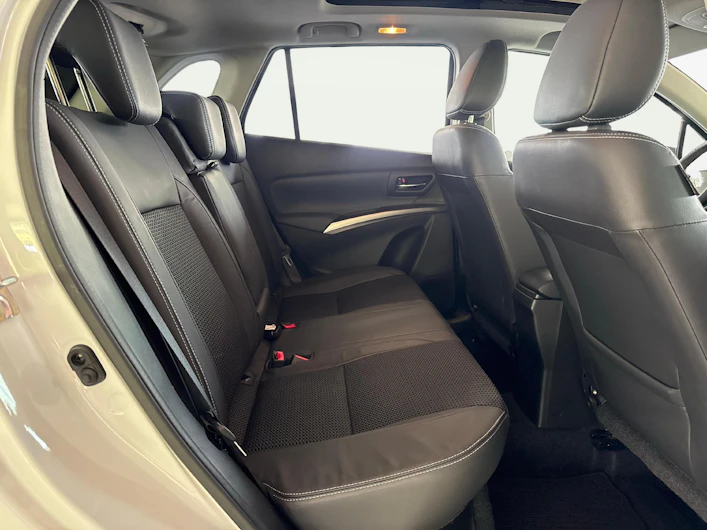 Fahrzeugbild SUZUKI S-CROSS