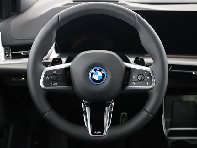 BMW 230e xDrive paddles Active Tourer