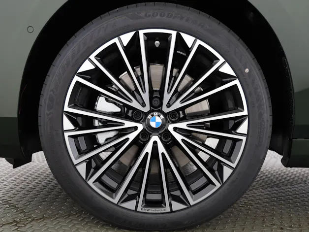 BMW 230e xDrive paddles Active Tourer