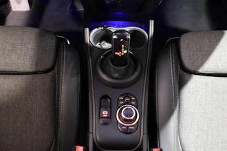 https://vehicle.imgix.net/4253912/b9999d17-38d5-4936-9330-29000a6da104.JPG