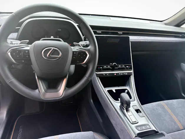 Lexus LBX 1.5 Hybrid Cool AWD