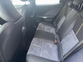 https://vehicle.imgix.net/4253933/cccea2c7-531c-4bbf-b9ac-6739b3ca4934.jpg