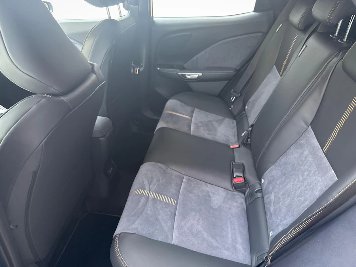 Fahrzeugbild LEXUS LBX