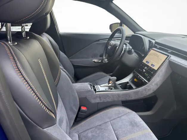 Lexus LBX 1.5 Hybrid Cool AWD