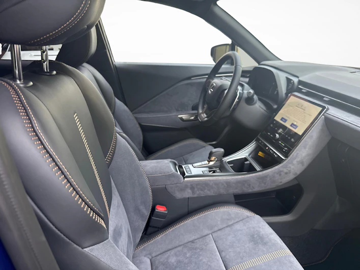 Fahrzeugbild LEXUS LBX
