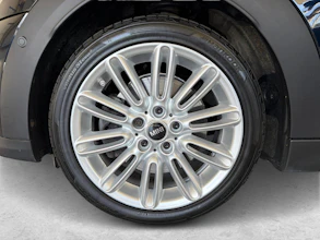 https://vehicle.imgix.net/4254031/f4e23453-14fe-466f-aac7-8e6f8a251a5f.jpg