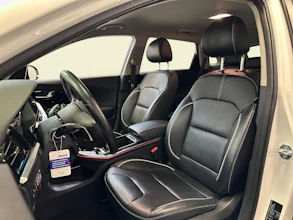 https://vehicle.imgix.net/4254235/7519928c-8fa8-4de4-b2f1-ca9b76ee5254.jpg
