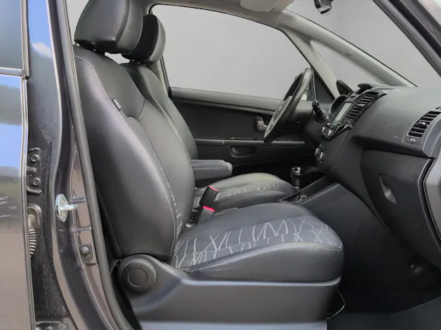 Kia Venga 1.6 CVVT Swiss Champion / inkl. Winterräder / Panorama-Glasdach / Rückfahrkamera / Occasiongarantie Premium