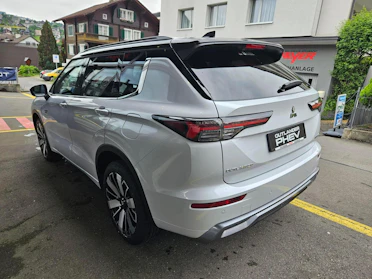 MITSUBISHI OUTLANDER 3