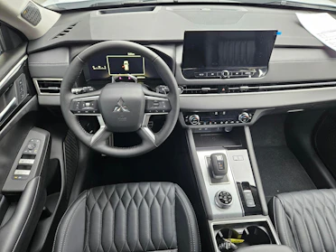 MITSUBISHI OUTLANDER 6