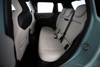 https://vehicle.imgix.net/4254561/42c34ad2-1bbb-451b-9cd1-9220e1e3ee02.jpg