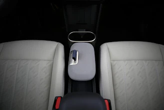 https://vehicle.imgix.net/4254561/78155743-a1b5-45fb-9274-57d0d707aaba.jpg