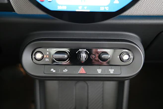 https://vehicle.imgix.net/4254561/9e5e818c-bbe6-4b37-acf3-9994cdf650c8.jpg