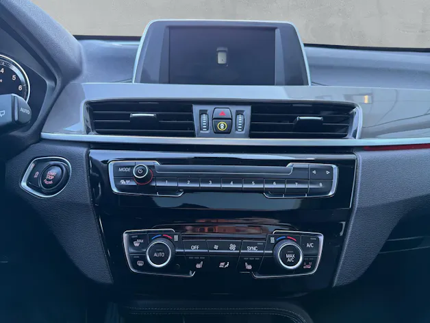 BMW X1 18i sDrive X-line (CH)