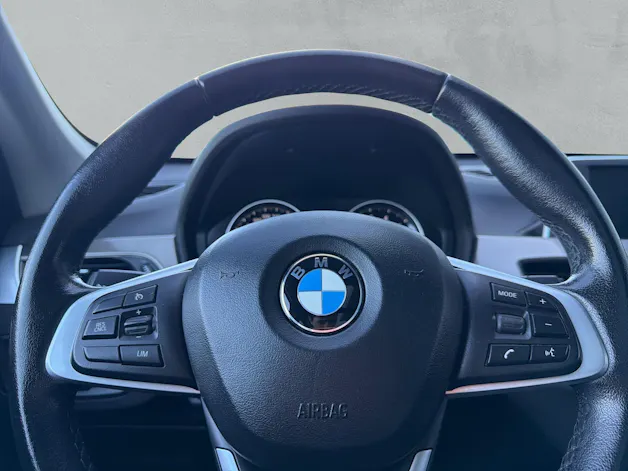BMW X1 18i sDrive X-line (CH)